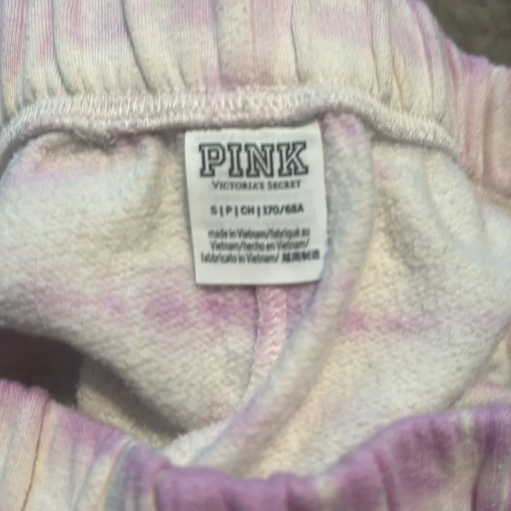 Victoria’s Secret Pink shorts. Size small - Picture 3 of 3